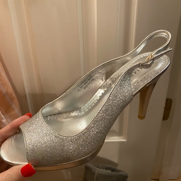 Heels - Picture 3 of 3